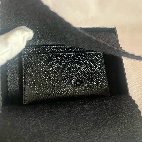 CHANEL Textured Black Card Holder - Picture 3 of 11